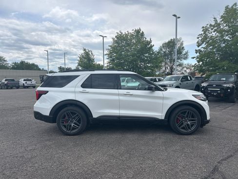 Used 2025 Ford Explorer ST AWD/4WD image 3