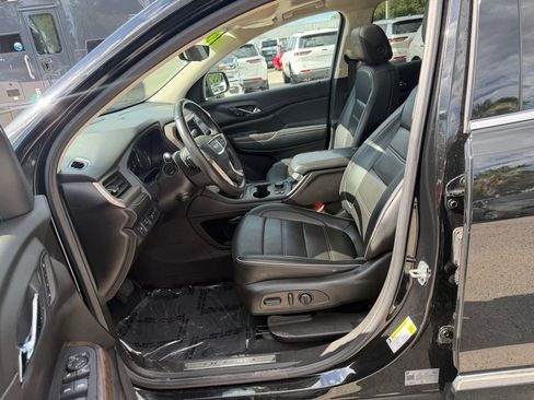 Used 2022 GMC Acadia Denali w/ Denali Ultimate Package FWD image 16