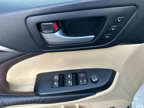Used 2015 Toyota Highlander Limited Platinum AWD/4WD image 14