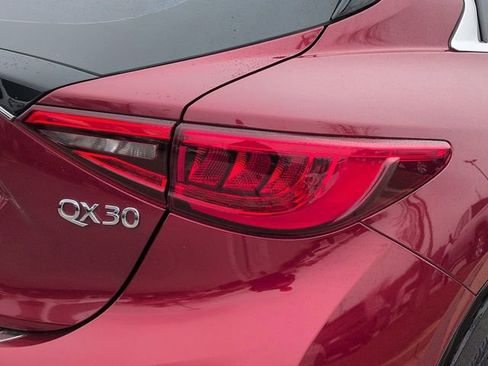 Used 2017 INFINITI QX30 Premium w/ Navigation Package image 12