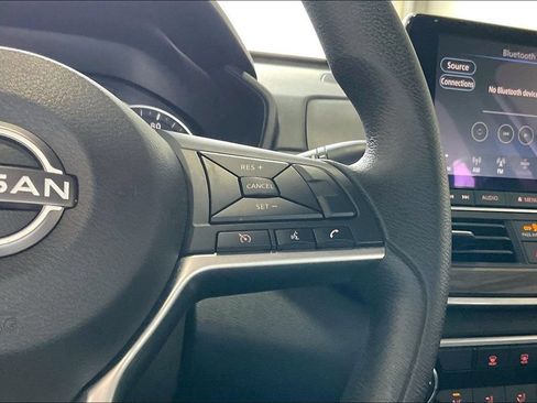Used 2025 Nissan Altima 2.5 SV FWD image 9