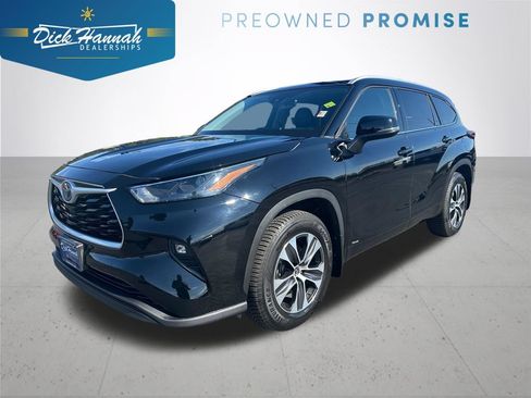 Used 2022 Toyota Highlander XLE AWD/4WD image 1
