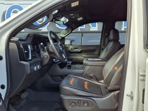 Used 2022 GMC Sierra 1500 AT4 w/ Technology Package AWD/4WD image 12