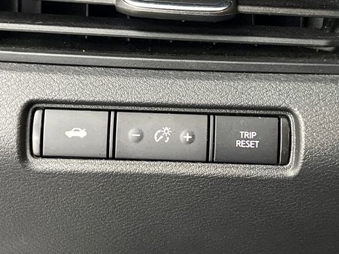 Used 2024 Nissan Altima 2.5 SV AWD/4WD image 33