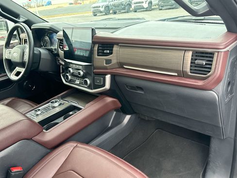 Used 2024 Ford Expedition Max Limited image 22