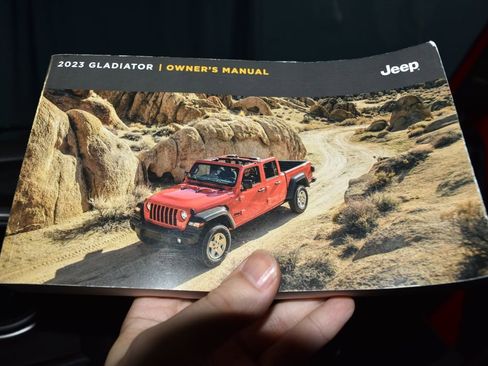 Used 2023 Jeep Gladiator Sport image 10