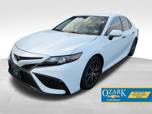 Used 2024 Toyota Camry SE FWD image 1
