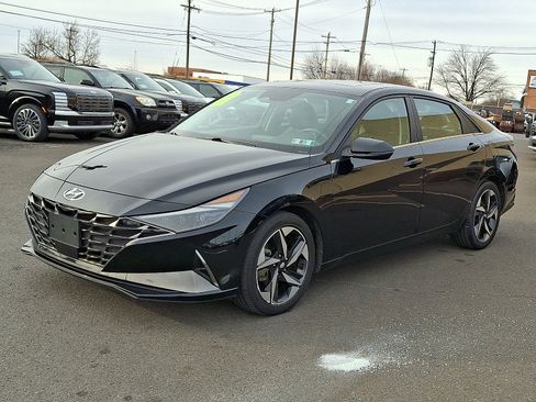 Used 2022 Hyundai Elantra Limited w/ Cargo Package image 3
