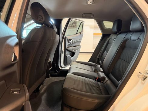 Used 2025 Chevrolet Trax LT w/ LT Convenience Package FWD image 24