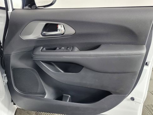 New 2026 Chrysler Pacifica Select image 43