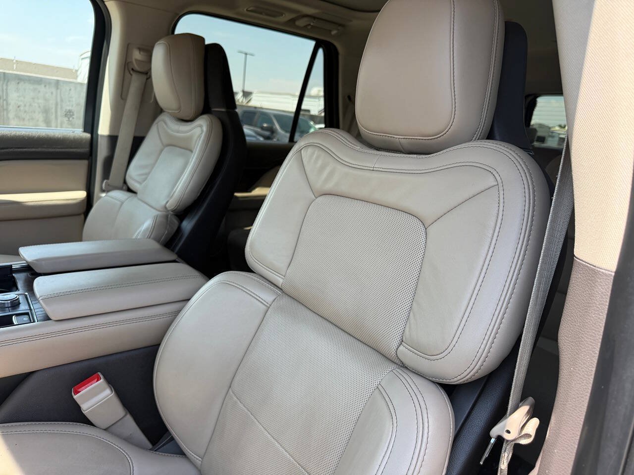 Used 2022 Lincoln Navigator Reserve AWD/4WD image 16