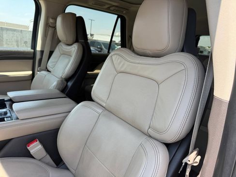 Used 2022 Lincoln Navigator Reserve AWD/4WD image 16