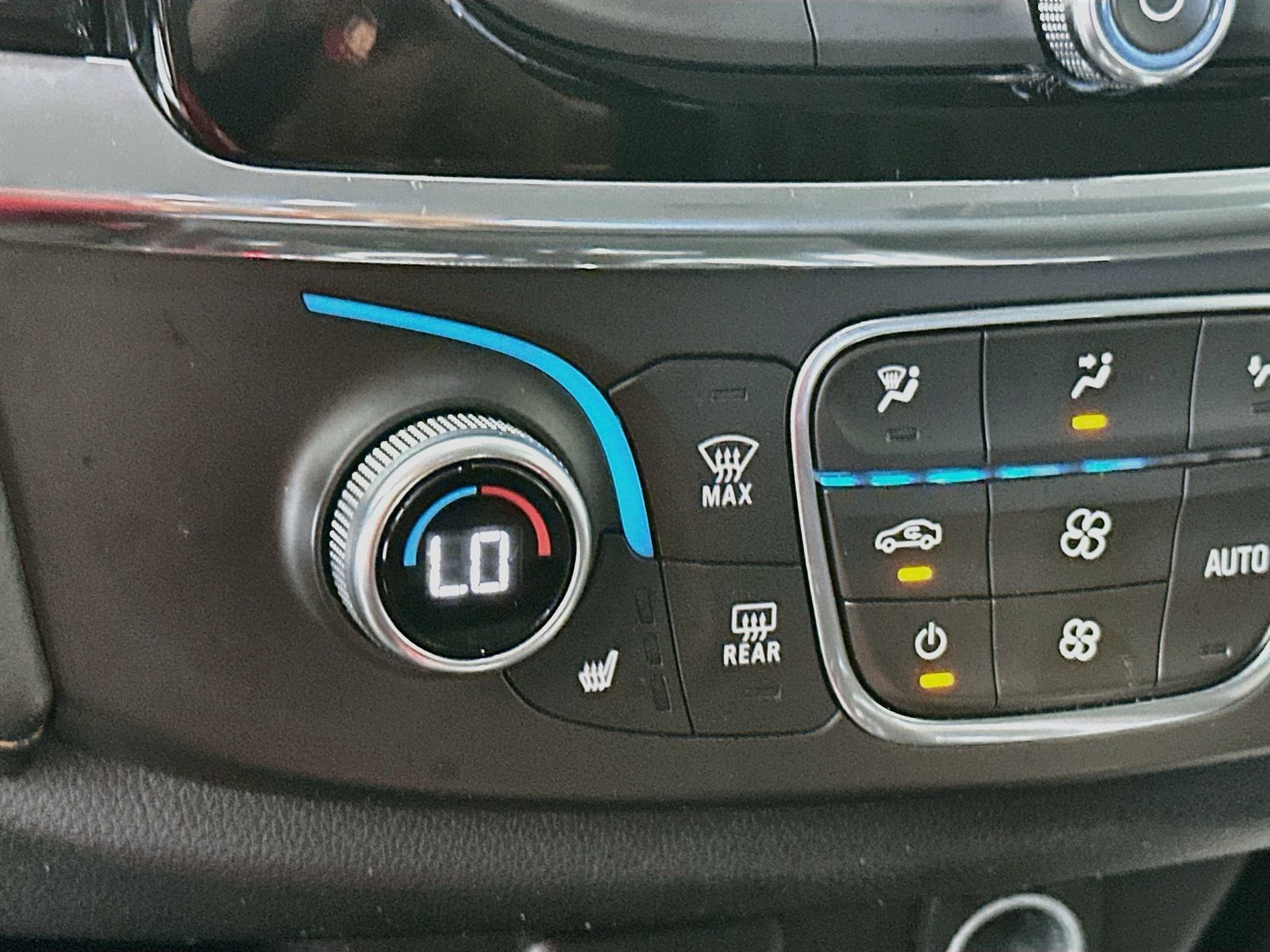 Used 2018 Chevrolet Traverse LT AWD/4WD image 19