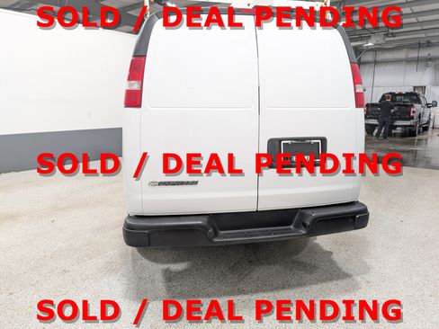 Used 2020 Chevrolet Express 2500 Extended RWD image 4