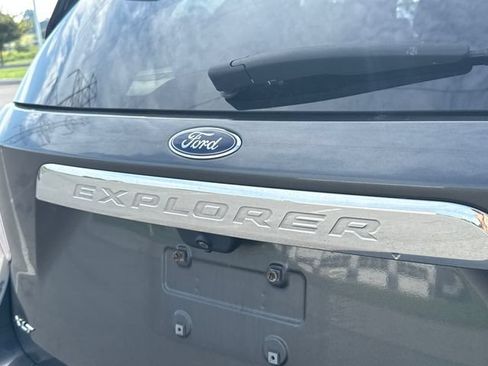 Used 2020 Ford Explorer XLT AWD/4WD image 18