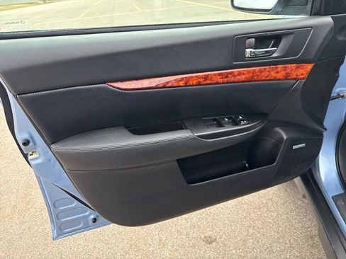 Used 2011 Subaru Outback 2.5i Limited w/ PWR Moonroof Pkg image 9
