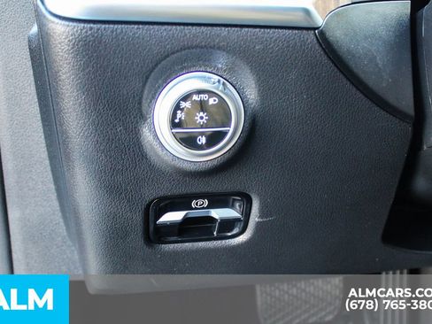 Used 2025 Mercedes-Benz C 300 Sedan image 32