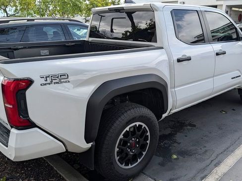 Used 2025 Toyota Tacoma TRD Off-Road w/ TRD Off Road Premium Package AWD/4WD image 4