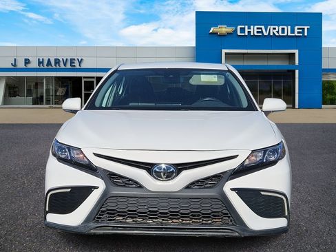 Used 2024 Toyota Camry SE image 2