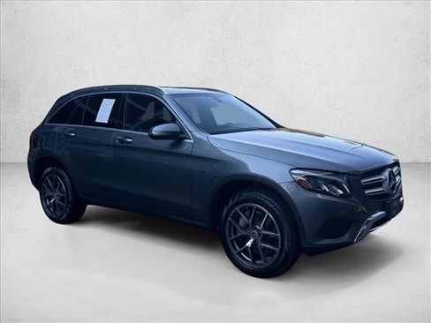 Used 2019 Mercedes-Benz GLC 350e 4MATIC image 3