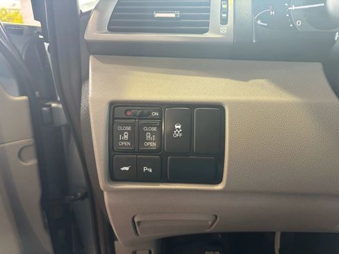 Used 2011 Honda Odyssey Touring Elite image 18