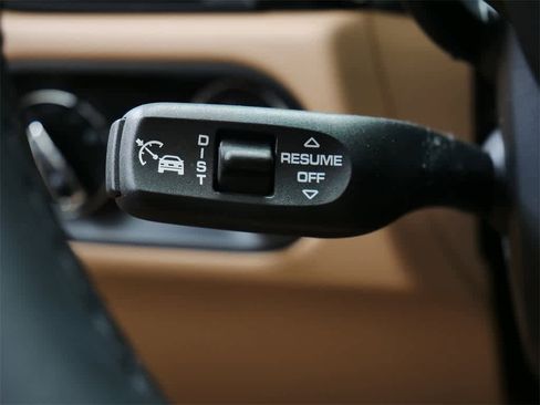 Used 2025 Porsche Macan image 19