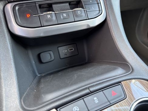 Used 2023 GMC Acadia SLE w/ Driver Convenience Package image 25