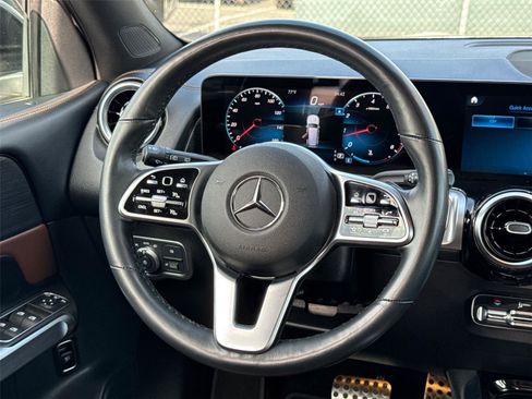 Used 2022 Mercedes-Benz GLB 250 4MATIC image 23