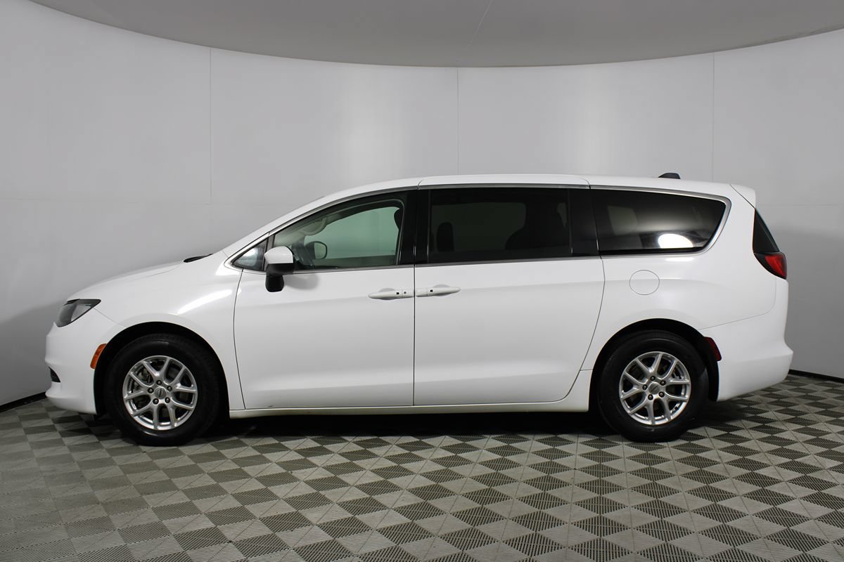 Used 2023 Chrysler Voyager LX FWD image 31
