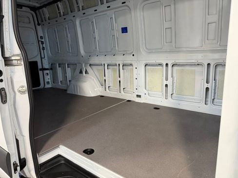 Used 2024 Mercedes-Benz Sprinter 2500 image 23