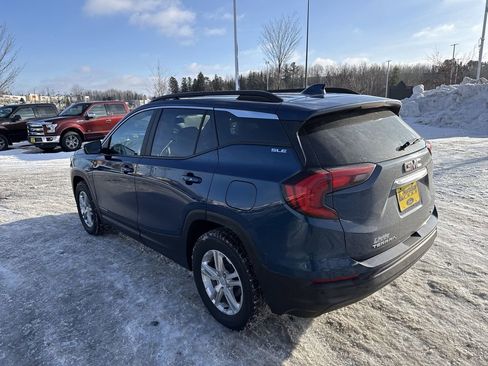 Used 2021 GMC Terrain SLE w/ Driver Convenience Package image 8