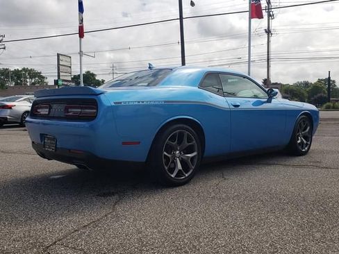 Used 2015 Dodge Challenger SXT Plus w/ Technology Group RWD image 3