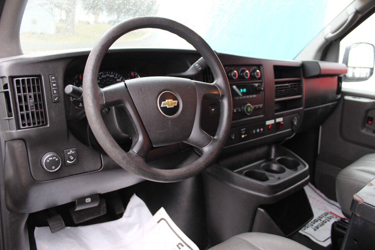 Used 2014 Chevrolet Express 2500 RWD image 8
