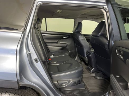 Used 2024 Toyota Highlander XLE image 33