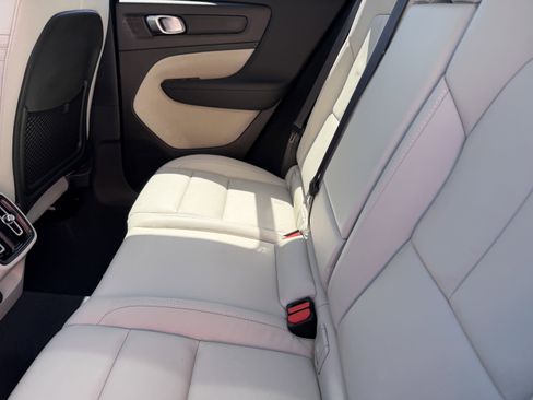 Certified 2023 Volvo XC40 B4 Plus w/ Protection Package Premier image 16