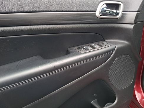 Certified 2022 Jeep Grand Cherokee Laredo X image 12