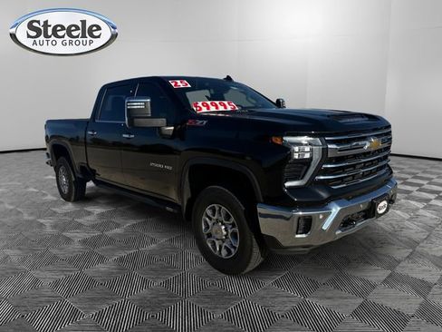 Used 2025 Chevrolet Silverado 2500 LTZ w/ LTZ Convenience Package image 7
