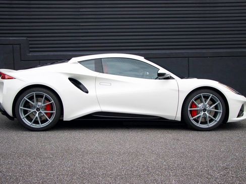 Used 2025 Lotus Emira image 6