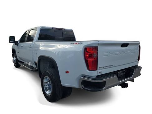 Used 2025 Chevrolet Silverado 3500 LT AWD/4WD image 3