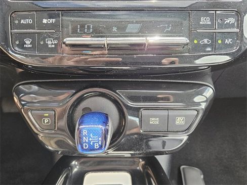 Used 2017 Toyota Prius Three w/ Advanced Technology Package image 10