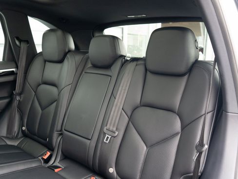 Used 2018 Porsche Cayenne S AWD/4WD image 27