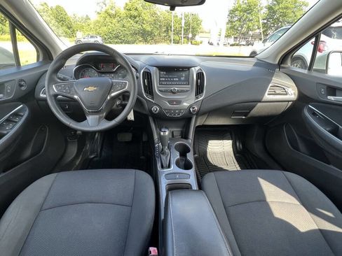 Used 2017 Chevrolet Cruze LT image 15