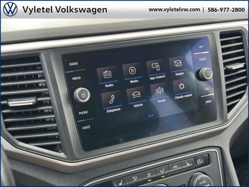 Used 2020 Volkswagen Atlas Cross Sport SE image 25