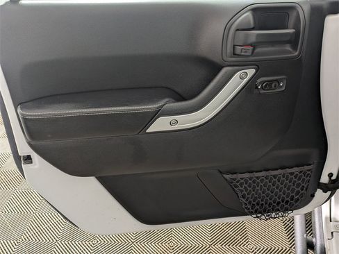 Used 2017 Jeep Wrangler Unlimited Rubicon image 13