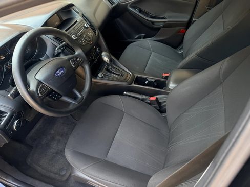 Used 2017 Ford Focus SE FWD image 3