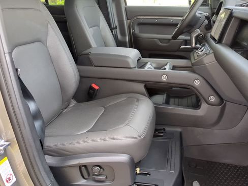 Used 2025 Land Rover Defender 110 S image 23