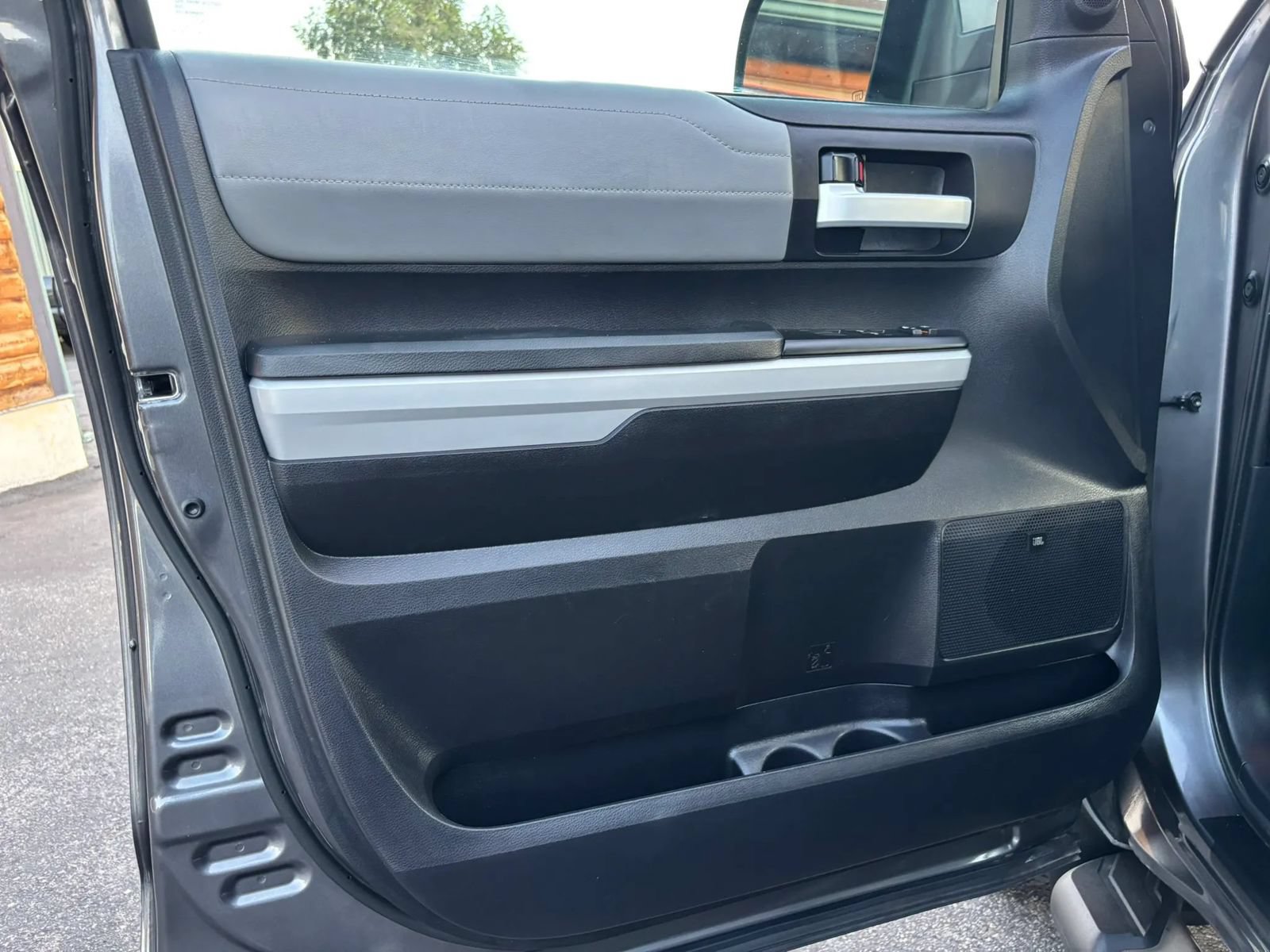 Used 2021 Toyota Tundra Limited w/ Limited Premium Package AWD/4WD image 9