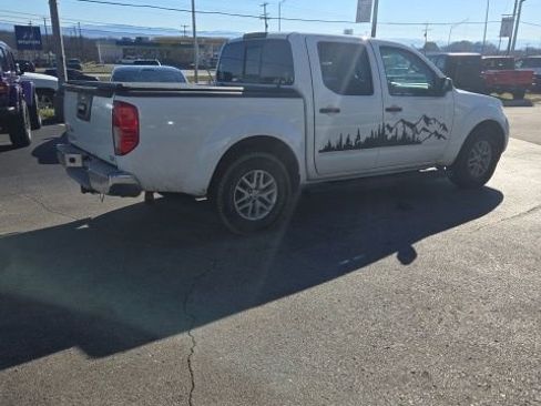 Used 2017 Nissan Frontier SV image 7