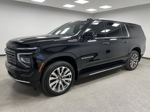 Used 2025 Chevrolet Suburban High Country image 6