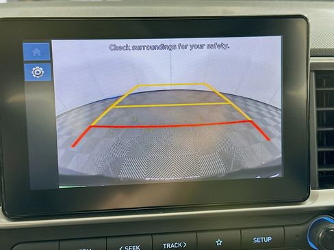 Used 2025 Hyundai Venue SEL image 22